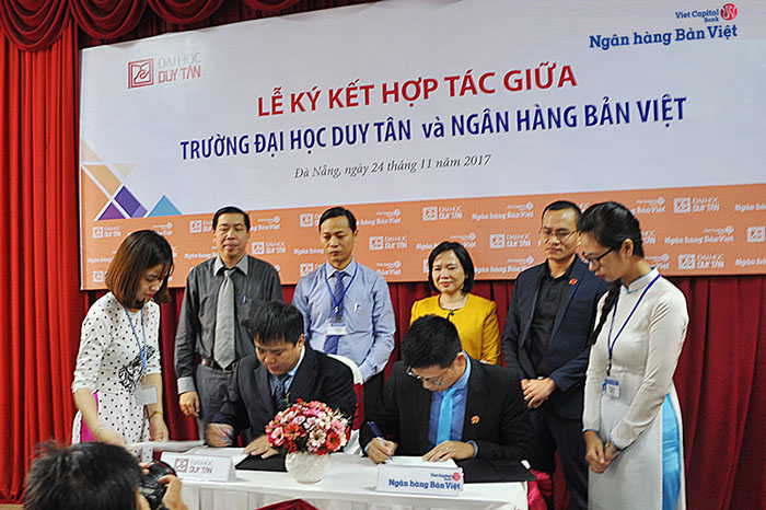 NH Bản Việt: Chi nhánh Đã Nẵng kí kết với đại học Duy Tân