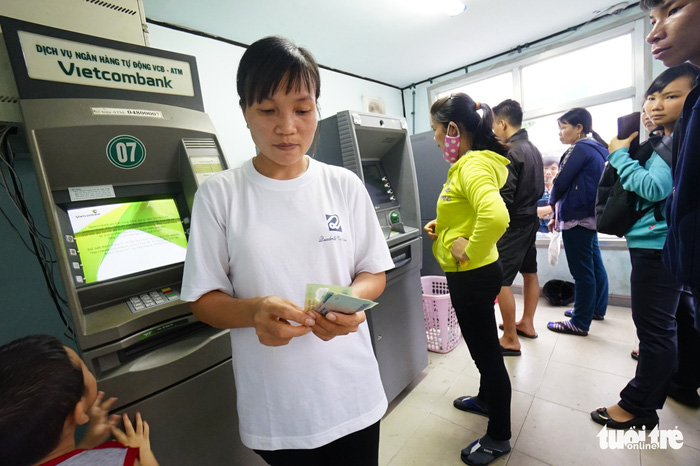 Hai 'ông lớn' VietinBank, Vietcombank tăng phí rút tiền ATM 