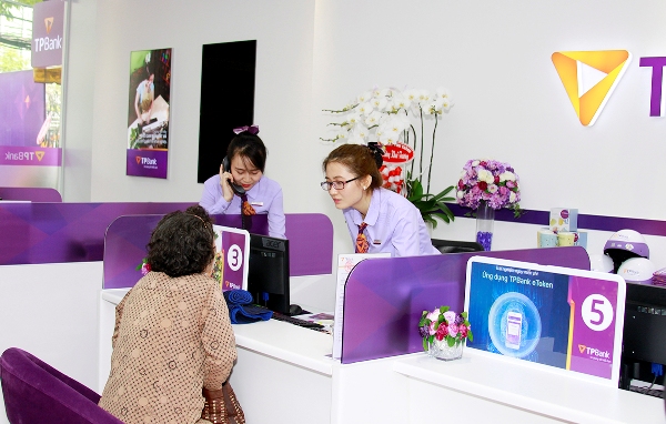 TPBank tăng cường trải nghiệm ngân hàng số tại các điểm giao dịch mới