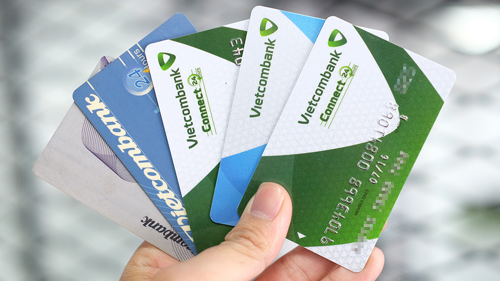 Hàng loạt khách hàng Vietcombank bỗng nhiên bị khoá thẻ