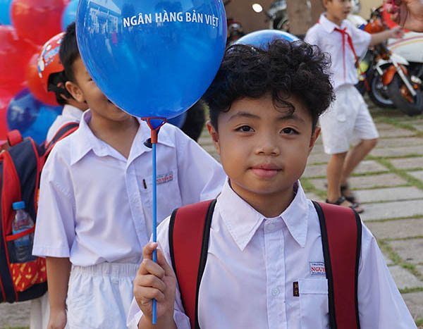 Viet Capital Bank:  dành hàng nghìn suất học bổng và quà tặng dịp năm học mới
