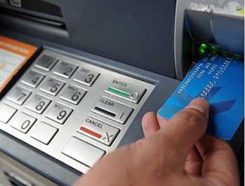 Có thể bấm ngược mã PIN ATM để chống cướp?