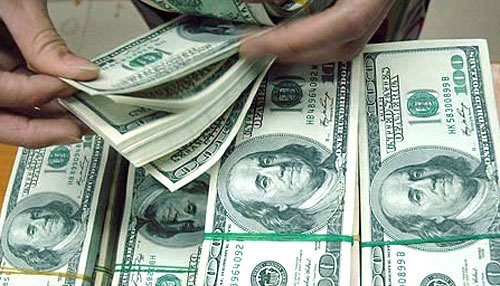 USD tăng dồn dập: Giá 'chợ đen' áp sát 23.000 đồng/USD