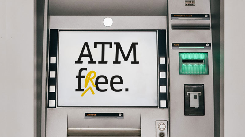 Giảm phí rút tiền ATM cho ngân hàng, người tiêu dùng được gì?