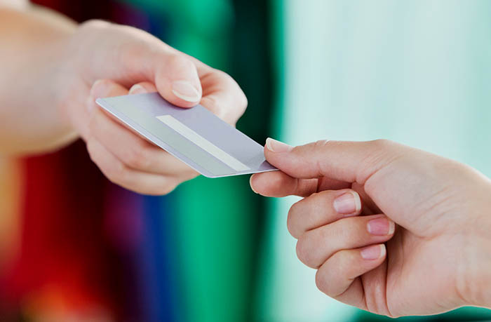 Đâu là phép thử an toàn để tiếp cận thẻ tín dụng ?