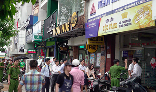 Kẻ cướp ngân hàng ở Sài Gòn khống chế 5 người, lấy một tỷ đồng